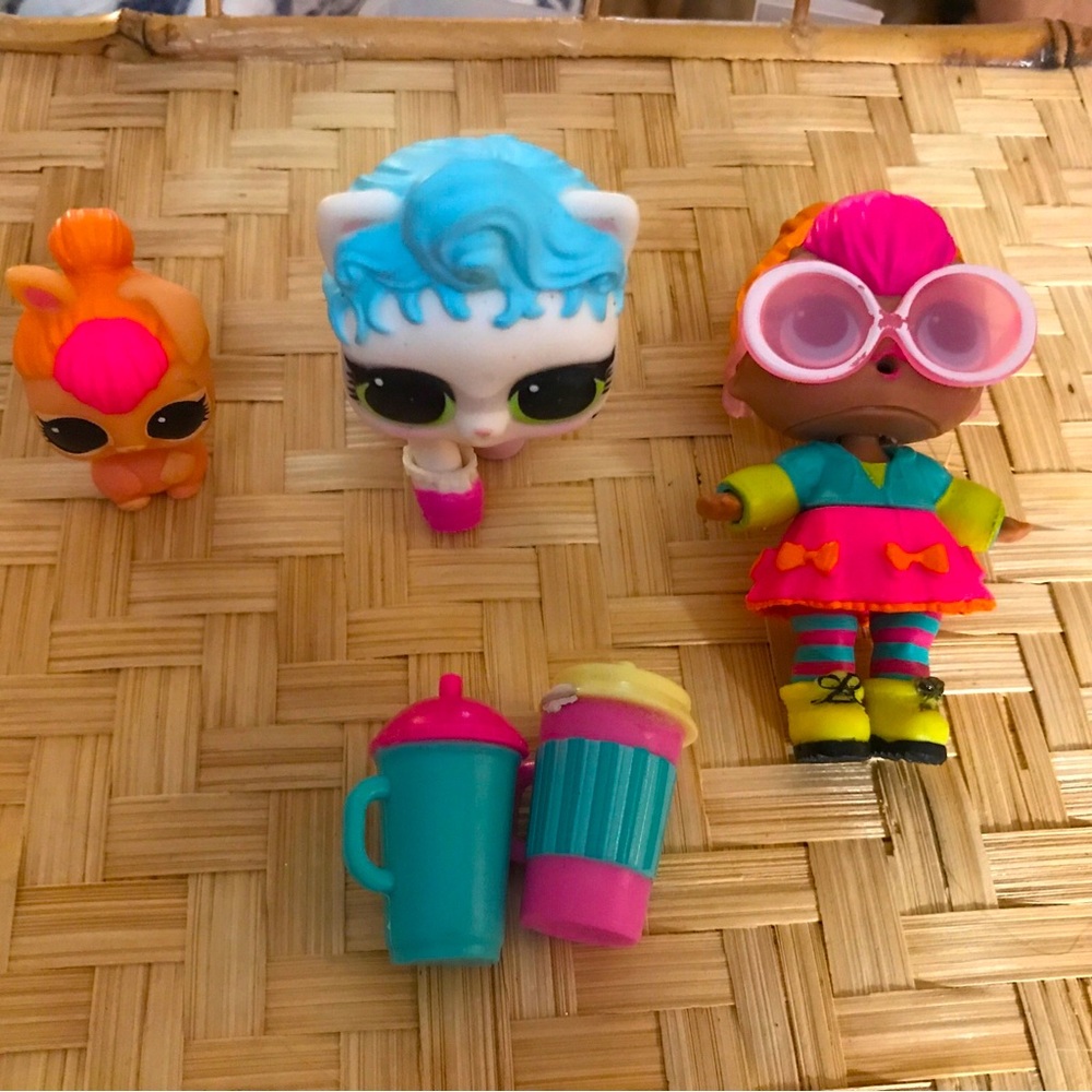LOL Surprise Doll Glam Glitter Neon Q.T. And Neon Bunny plus cat& accessories